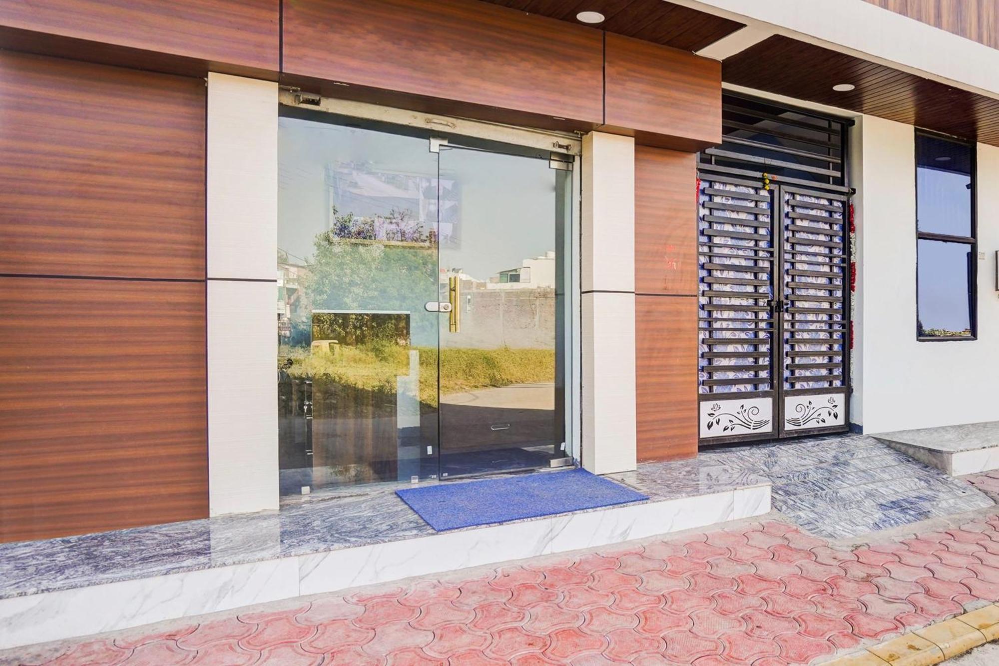 Super Hotel O Brilliant Convention Centre Formerly Madhur Shree Indore Exterior photo